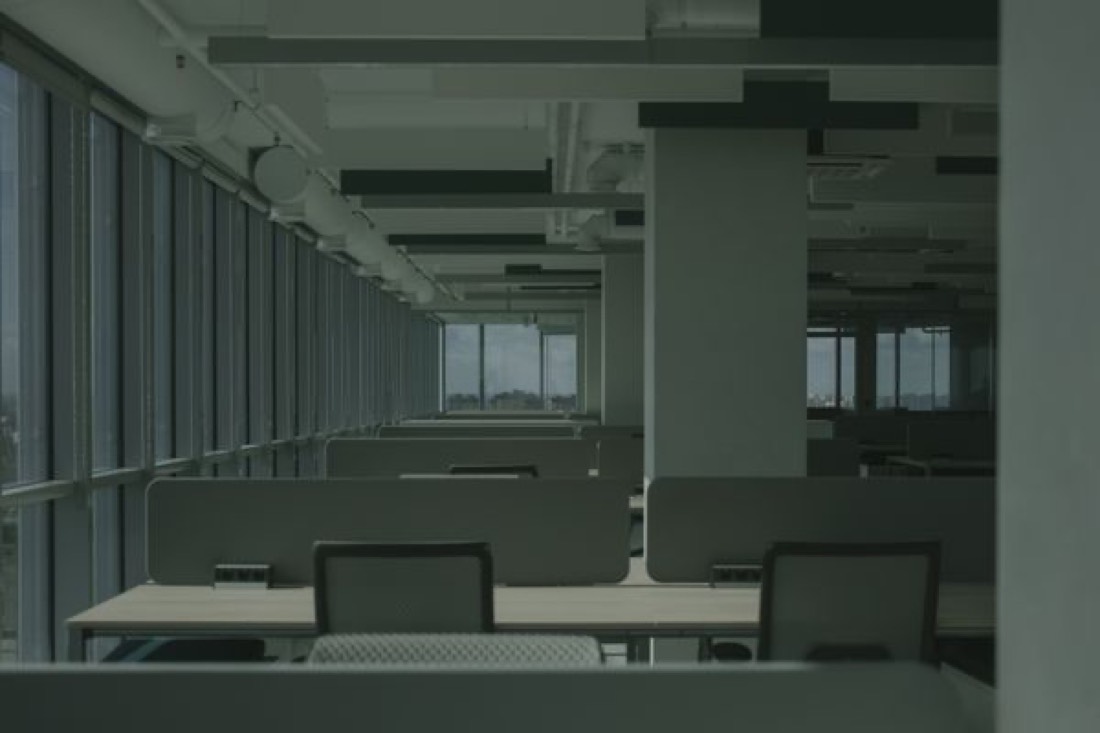 Plateau de bureaux avec faux plafond
